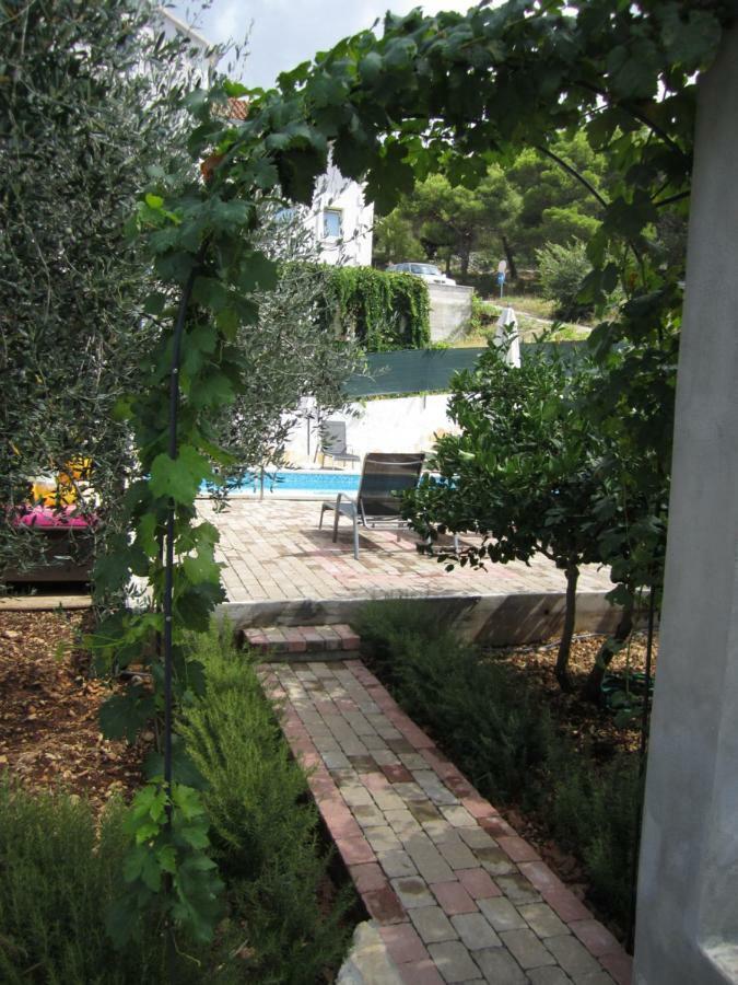 Nives B. Apartment Supetar Exterior photo